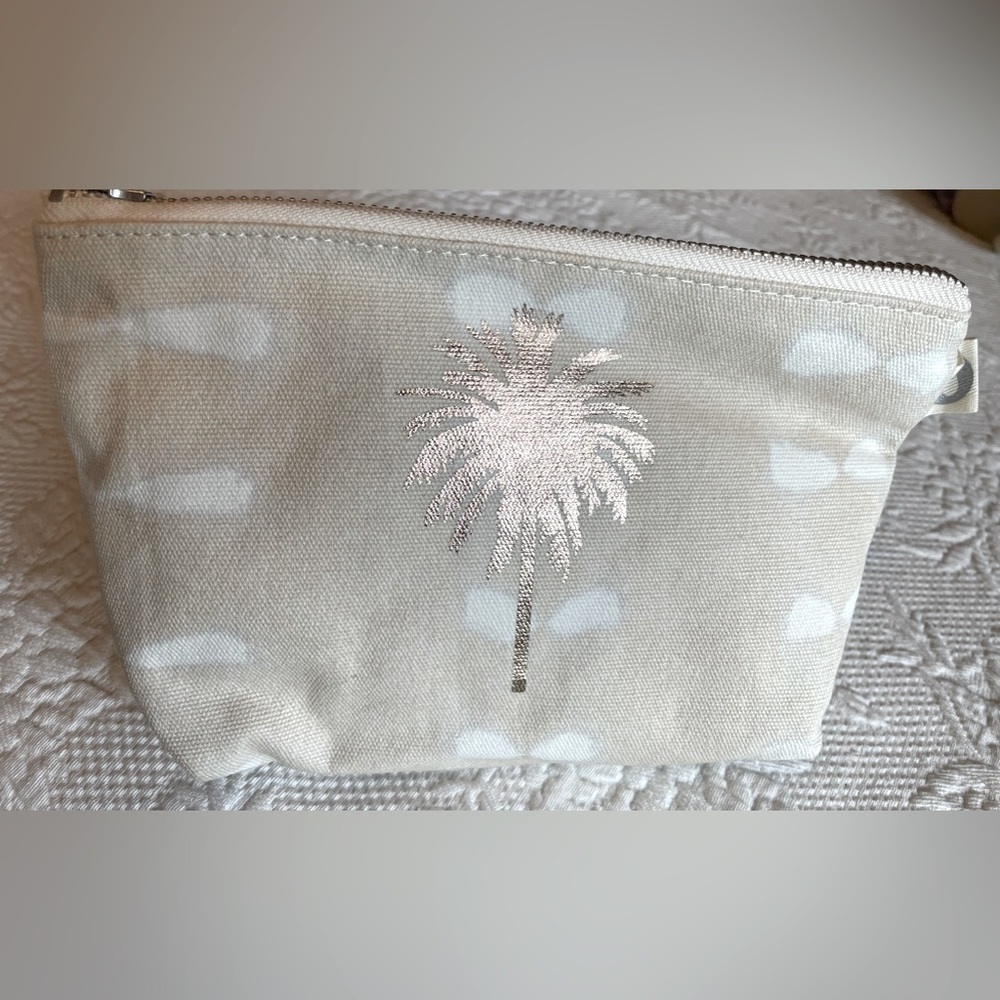 NWT. Koala Kanvas makeup bag NWT